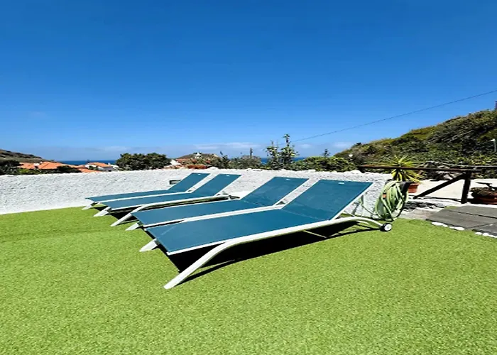 In With Garden Feriehus Porto Da Cruz