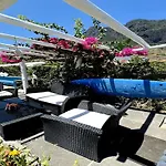 Dom wakacyjny In With Garden