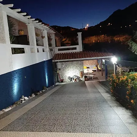 Dom wakacyjny In With Garden Porto Da Cruz