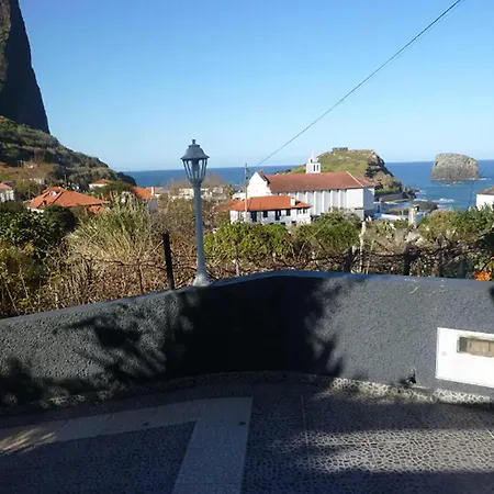 In With Garden Feriehus Porto Da Cruz