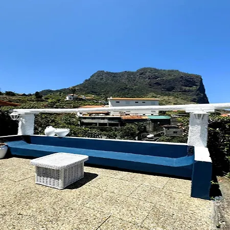 In With Garden Feriehus Porto Da Cruz
