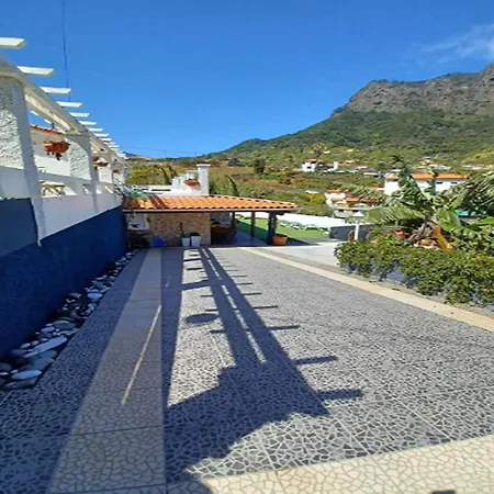 In With Garden Feriehus Porto Da Cruz